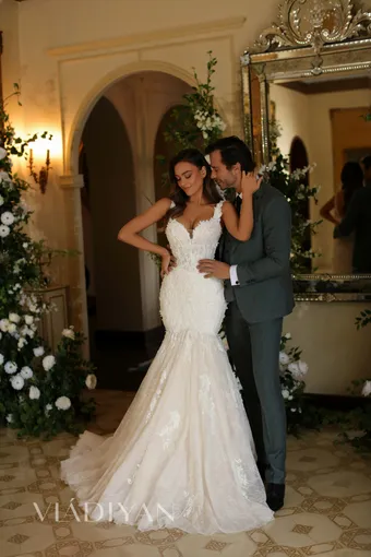 Vladiyan 2450 #1 frontface vertical thumbnail