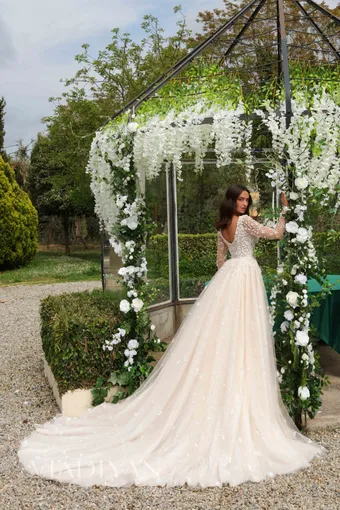 Vladiyan 2451 #3 default backface vertical thumbnail