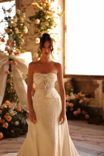 Victoria Soprano Alba #3 frontface vertical cropped thumbnail