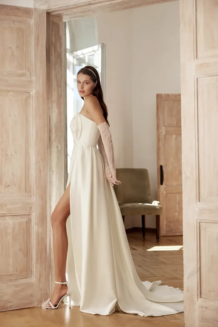 Victoria Soprano Burberry #1 default backface vertical picture