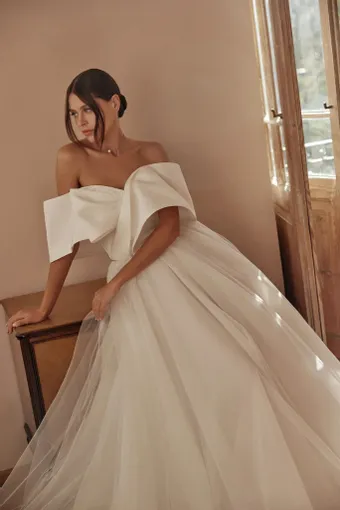 Victoria Soprano Dolce #2 frontface vertical cropped thumbnail