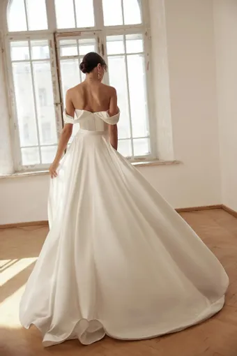 Victoria Soprano Donna #3 vertical thumbnail