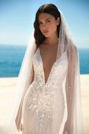 Yedyna Laura #2 vertical thumbnail