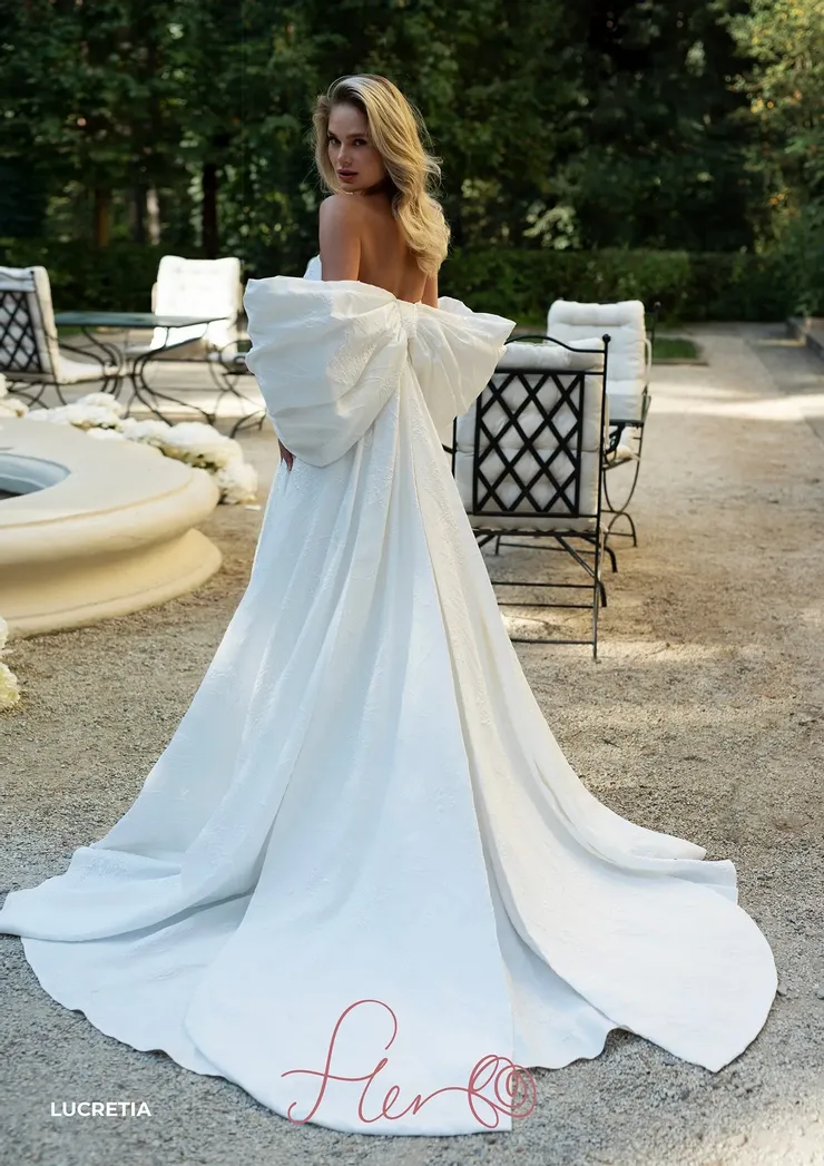 Fler Lucretia #1 default backface vertical picture