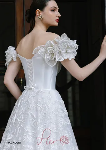 Fler Magnolia #2 default backface vertical cropped thumbnail