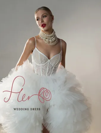 Fler Pavo #2 frontface vertical cropped thumbnail