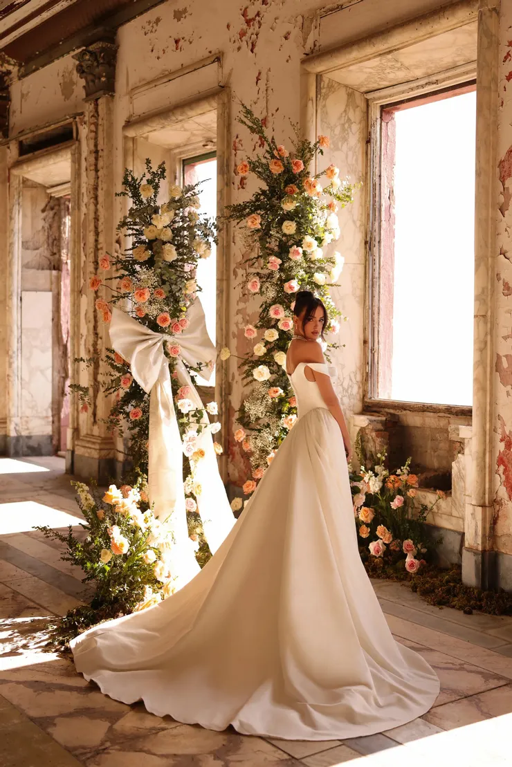 Victoria Soprano Vesa #1 default backface vertical picture