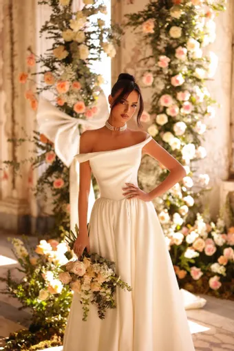 Victoria Soprano Vesa #2 frontface vertical cropped thumbnail